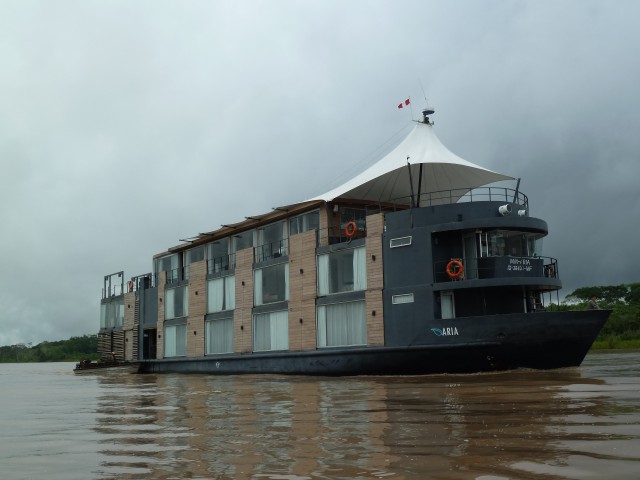 El Aria, en pleno río Amazonas