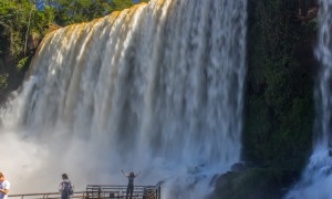 Argentina-CataratasIguazuAbajoSara