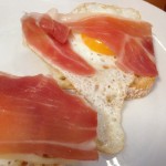 Huevitos de codorniz con jamón