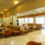 Bar y acceso al salón desayuno
