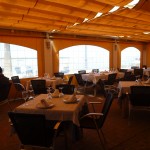 Mesas con vista al rio